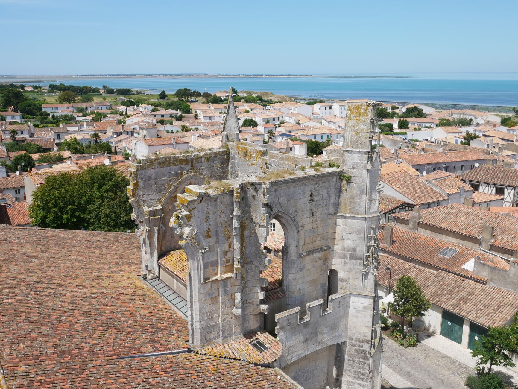 Bâchage de toiture équipe à Bayonne